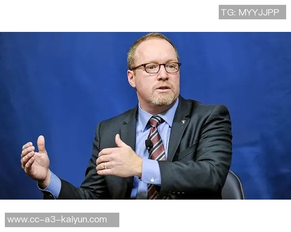 霍里谈拉梅洛鲍尔表现称其如白巧克力对待篮球态度不够认真 霍里谈拉梅洛鲍尔表现称其如白巧克力对待篮球态度不够认真